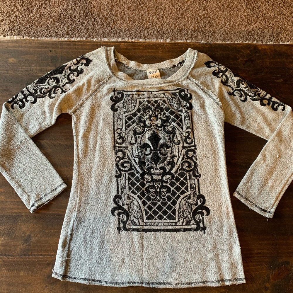 💕VOCAL Women’s sweater Size XL